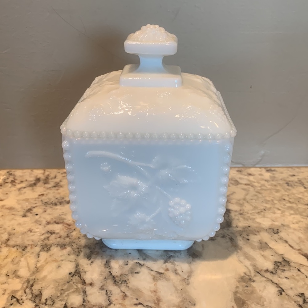 Westmoreland paneled grape beaded square puff box with lid milk glass - Picture 3 of 8